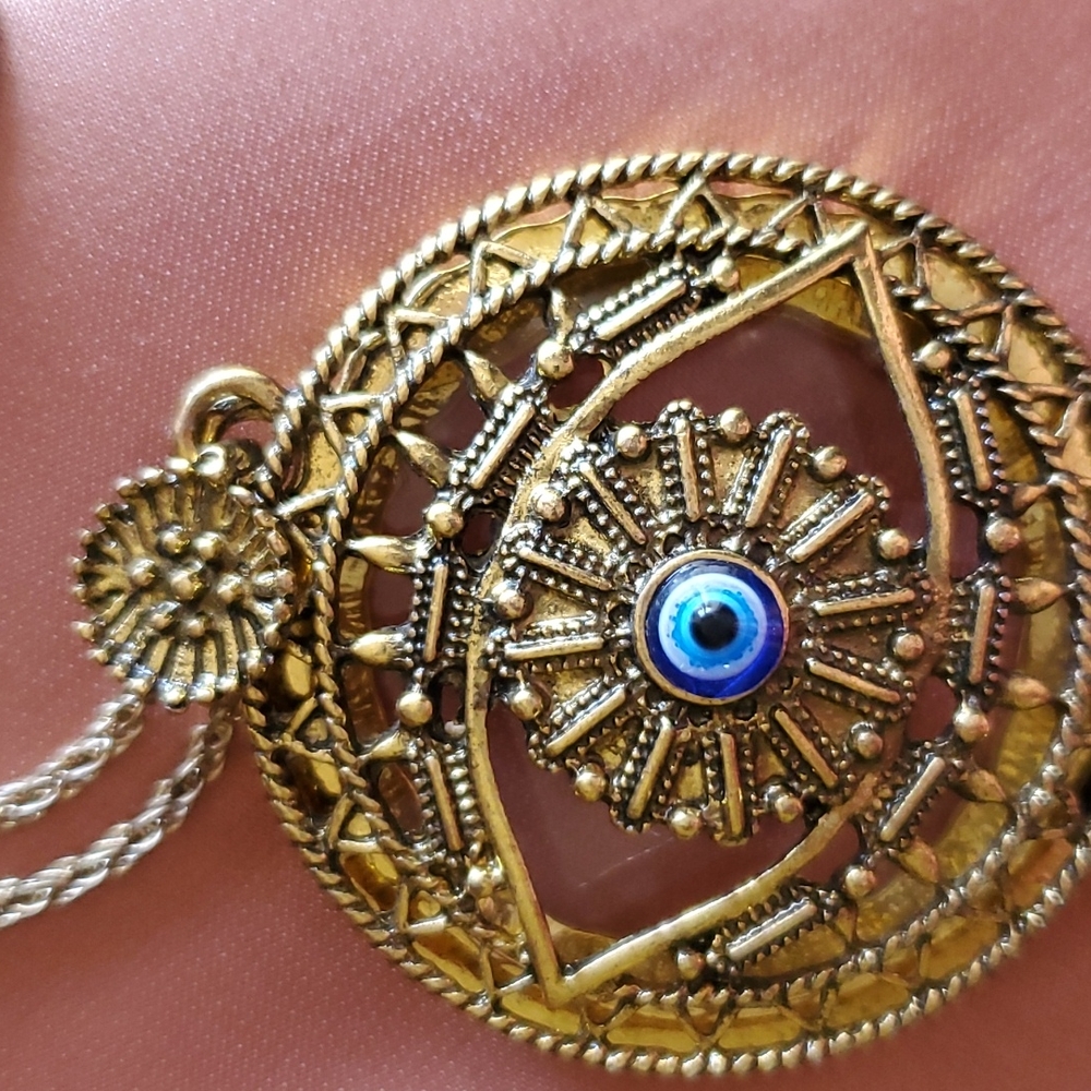 Necklaces - Picture 3 of 4